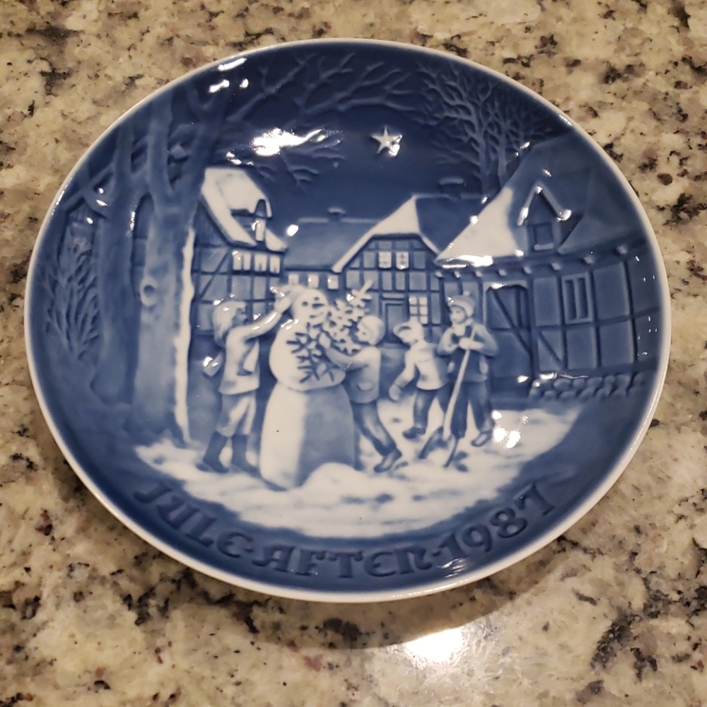 Copenhagen Porcelain Snowman's Christmas Eve 7"